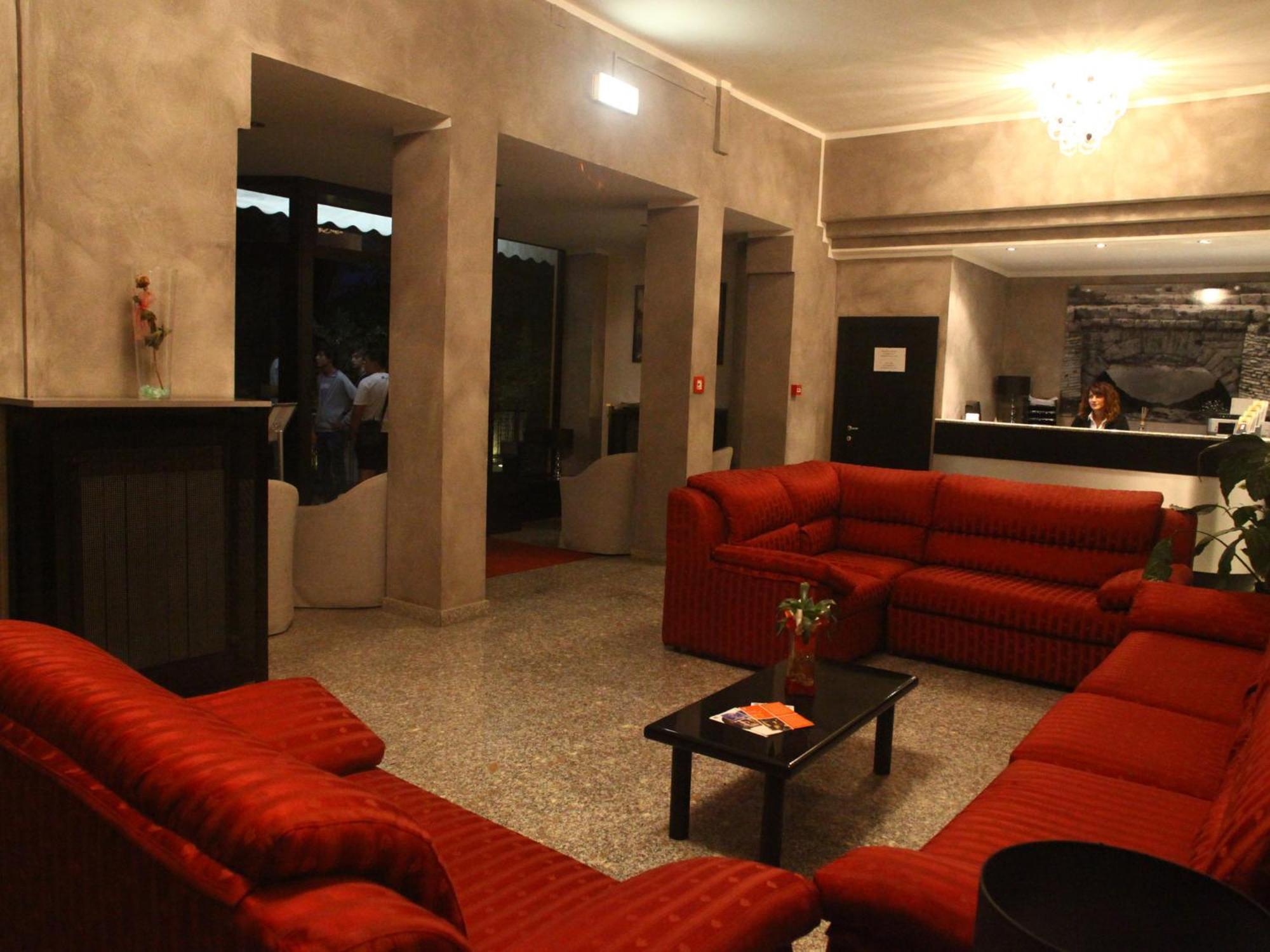 Hotel Pineta กายี ภายนอก รูปภาพ